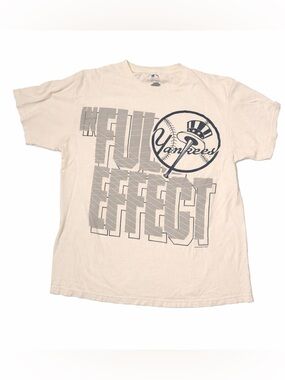 New York Yankees 'Full Effect' Graphic Tee in Off-White. Sporty, memorabilia.